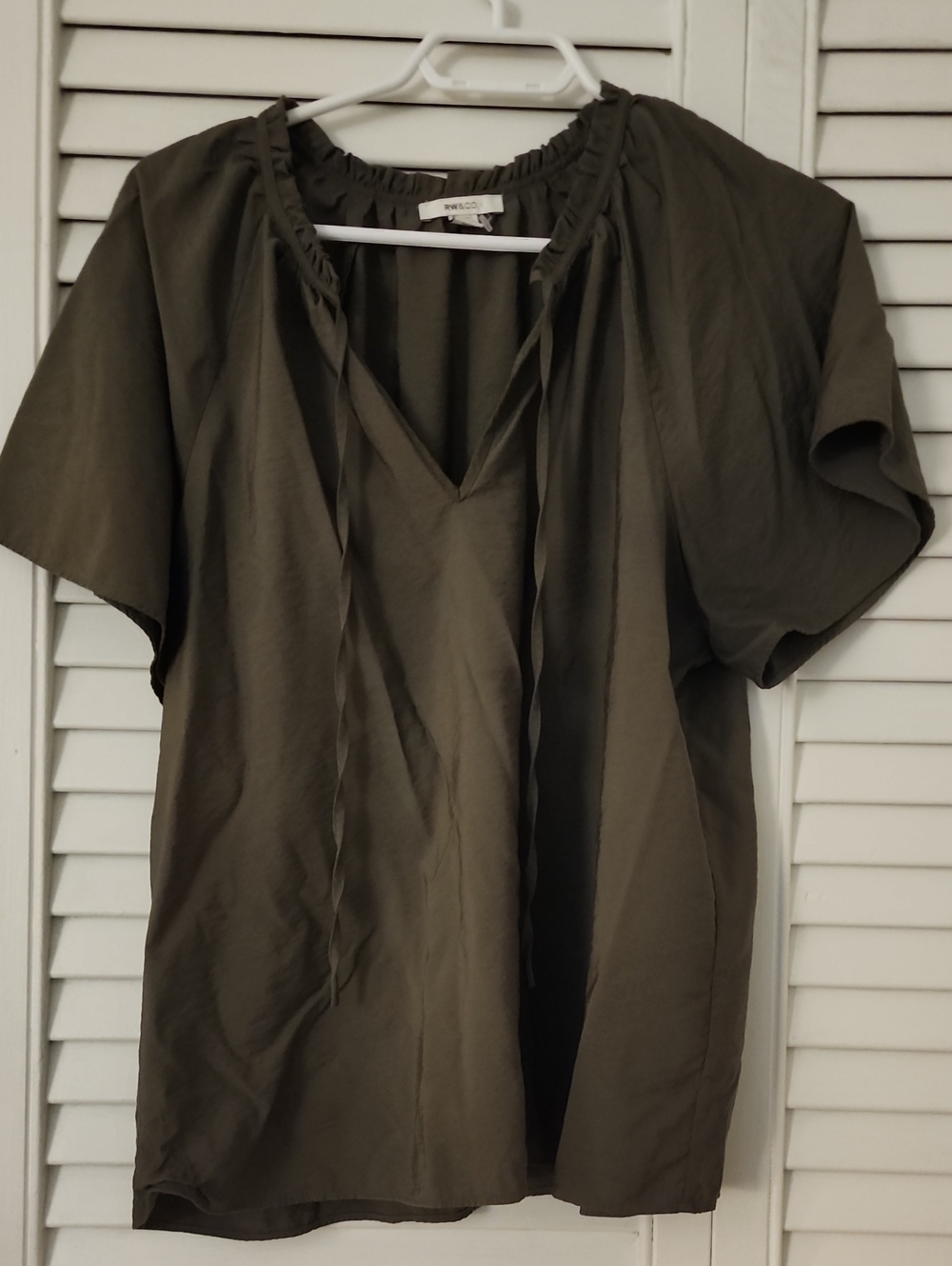 Rw&co Women’s Olive Green Tie-Neck Short Sleeve Top
